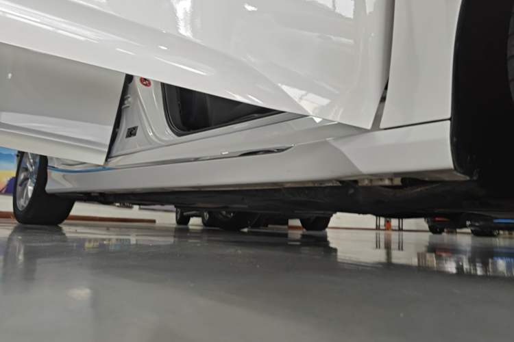 Used Honda Accord 2018 260TURBO Elite Edition China VI Right Side Sill