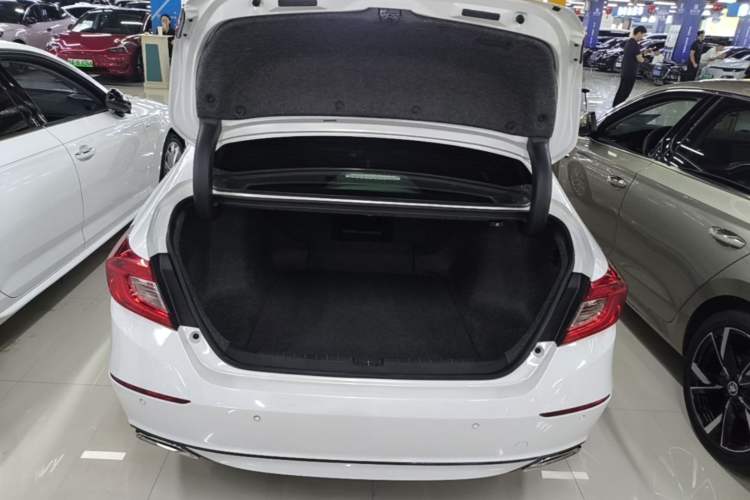 Used Honda Accord 2018 260TURBO Elite Edition China VI Trunk