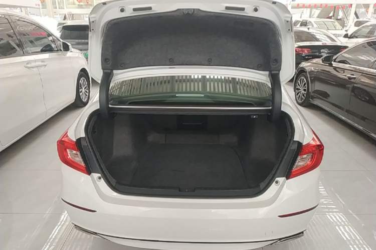 Used Honda Accord 2018 260TURBO Elite Edition China VI Trunk