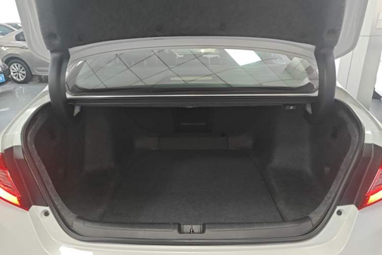 Used Honda Accord 2018 260TURBO Elite Edition China VI Trunk