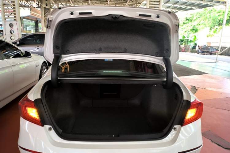 Used Honda Accord 2018 260TURBO Elite Edition China VI Trunk