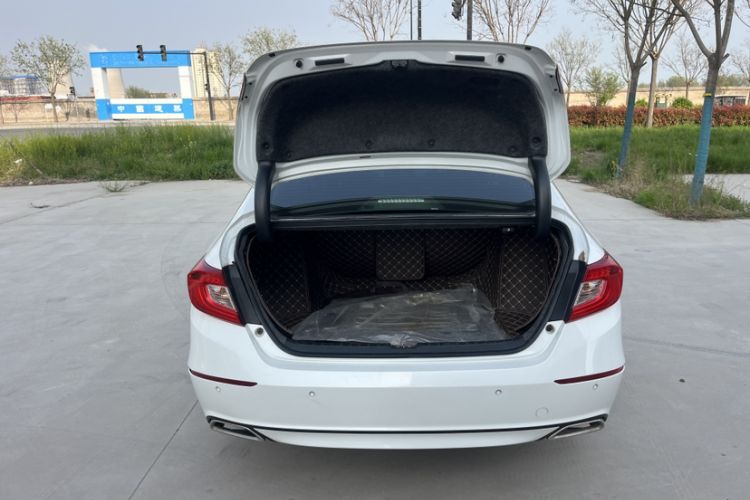 Used Honda Accord 2018 260TURBO Luxury Edition China VI Trunk