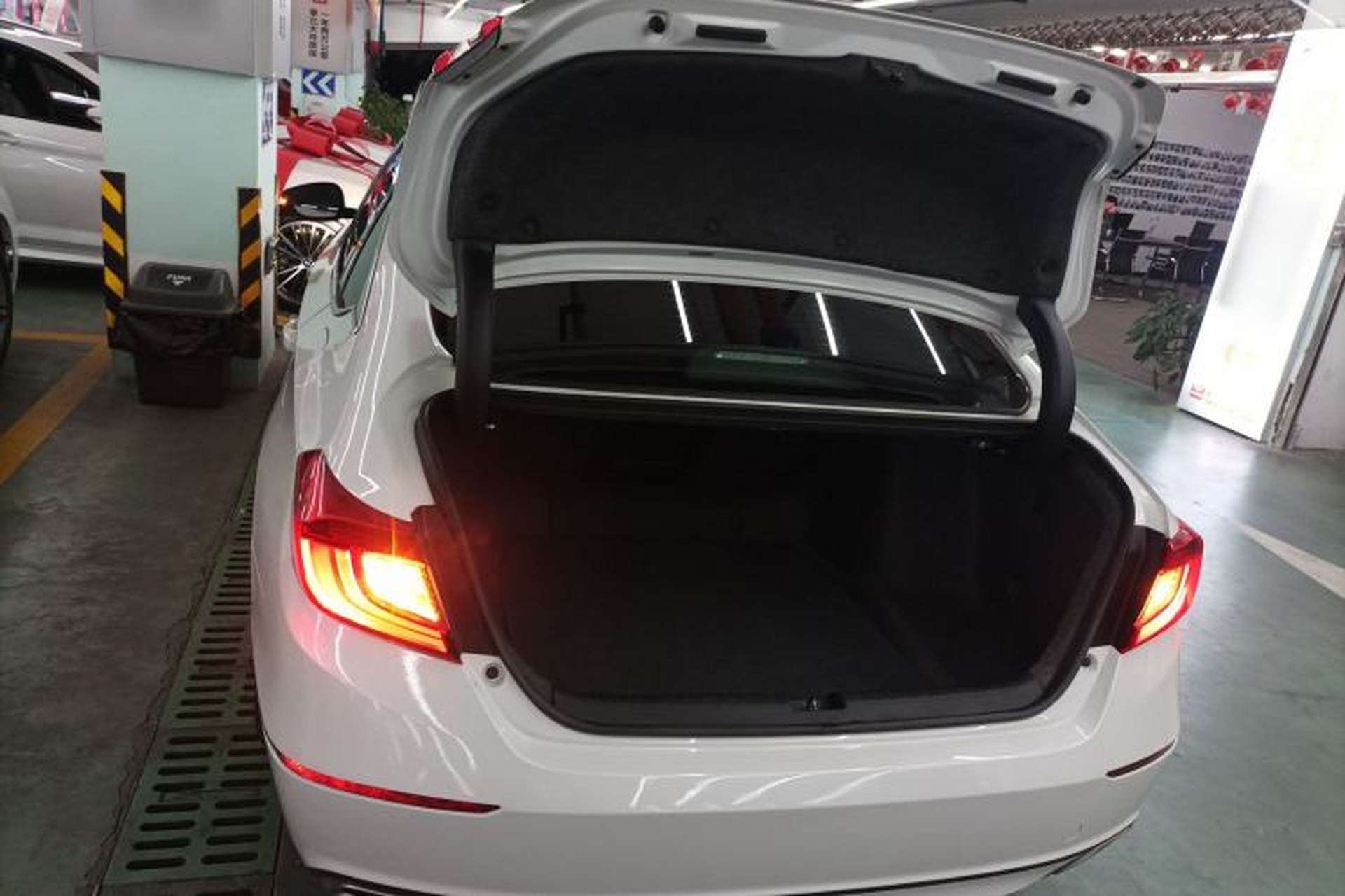 Used Honda Accord 2018 260TURBO Elite Edition China VI Trunk