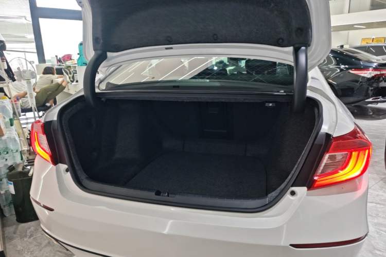 Used Honda Accord 2018 260TURBO Elite Edition China VI Trunk