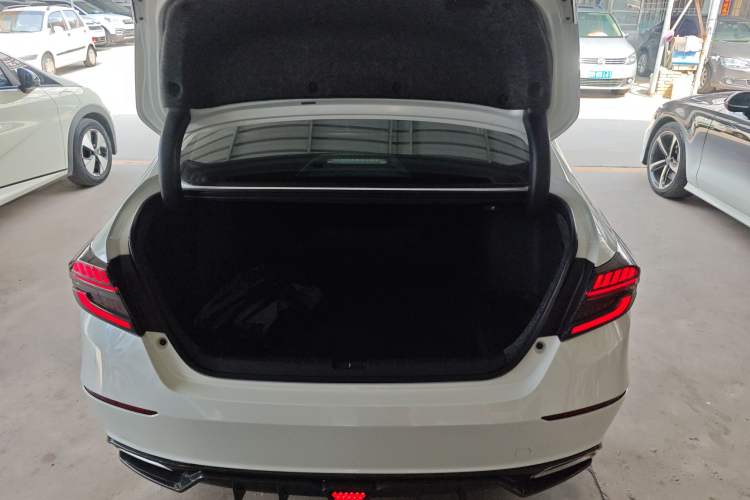 Used Honda Accord 2018 260TURBO Elite Edition China VI Trunk