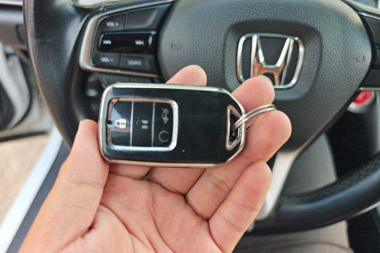 Used Honda Accord 2018 260TURBO Luxury Edition China V Emission Standard Vehicle Key
