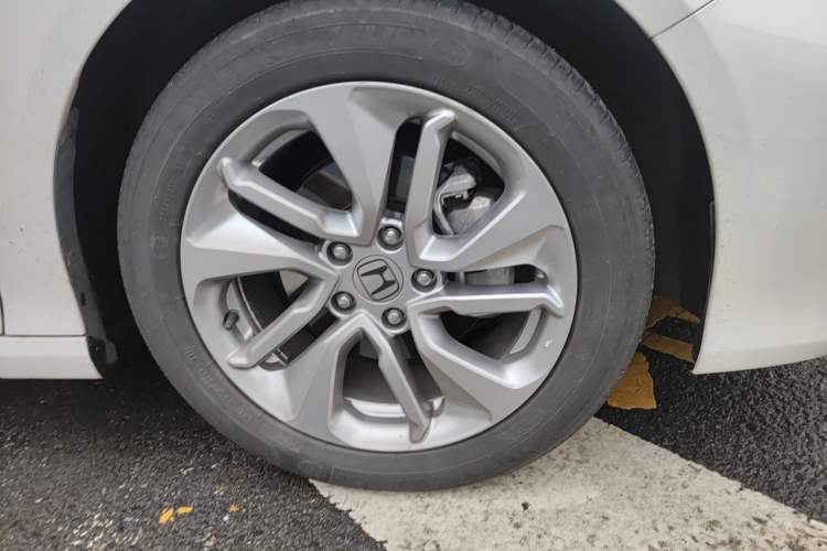 Used Honda Accord 2021 260TURBO Luxury Starry Sky Limited Edition Right Front Wheel Hub