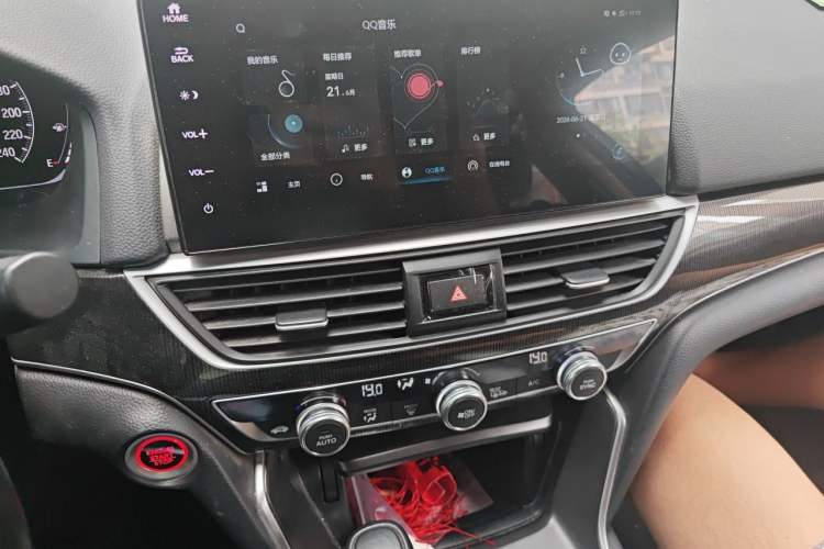 Used Honda Accord 2022 260TURBO Phantom Night · Prestige Edition Audio And AC Panel