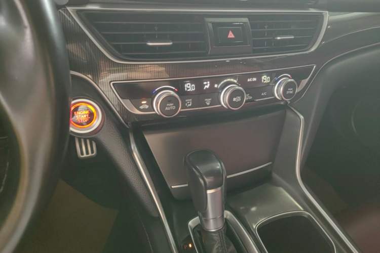 Used Honda Accord 2022 260TURBO Phantom Night · Prestige Edition Audio And AC Panel