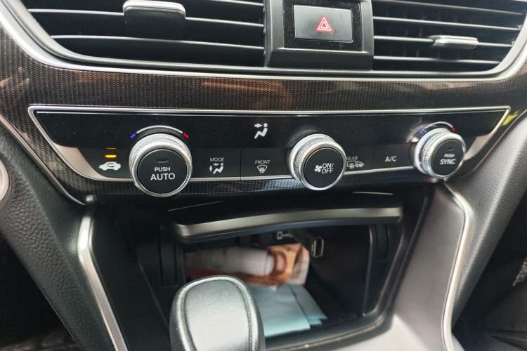 Used Honda Accord 2022 260TURBO Phantom Night · Prestige Edition Audio And AC Panel