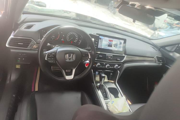Used Honda Accord 2022 260TURBO Phantom Night · Prestige Edition Center Console