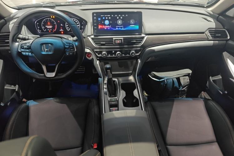 Used Honda Accord 2022 260TURBO Phantom Night · Prestige Edition Center Console