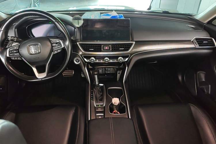 Used Honda Accord 2022 260TURBO Phantom Night · Prestige Edition Center Console