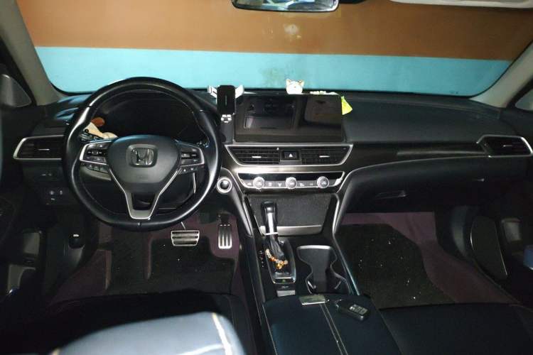 Used Honda Accord 2022 260TURBO Phantom Night · Prestige Edition Center Console