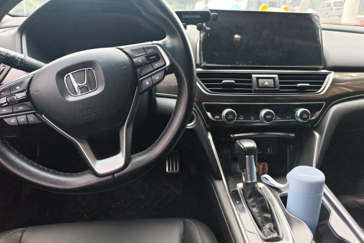 Used Honda Accord 2022 260TURBO Phantom Night · Prestige Edition Center Console