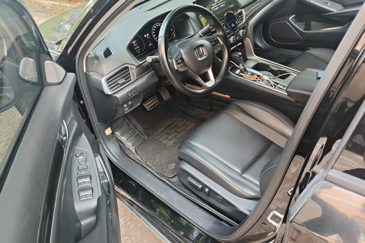 Used Honda Accord 2022 260TURBO Phantom Night · Prestige Edition Driver Seat