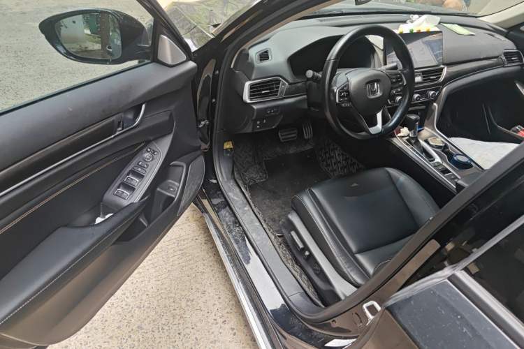 Used Honda Accord 2022 260TURBO Phantom Night · Prestige Edition Driver Seat