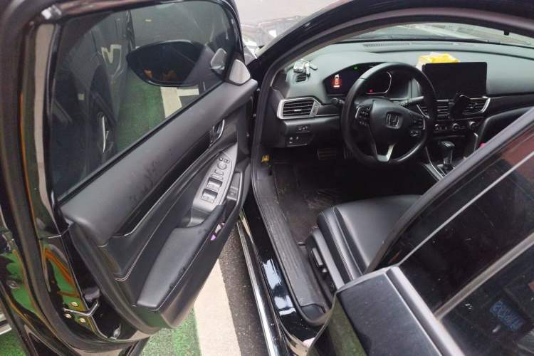 Used Honda Accord 2022 260TURBO Phantom Night · Prestige Edition Driver Seat
