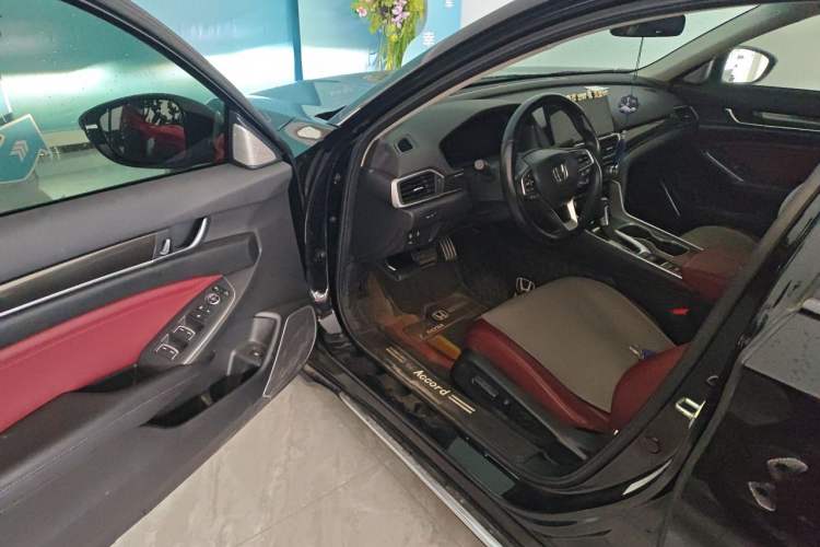 Used Honda Accord 2022 260TURBO Phantom Night · Prestige Edition Driver Seat