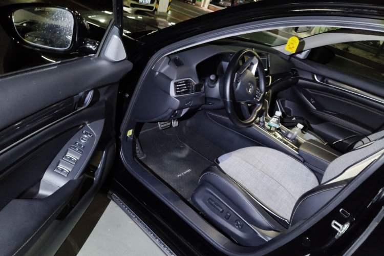 Used Honda Accord 2022 260TURBO Phantom Night · Prestige Edition Driver Seat