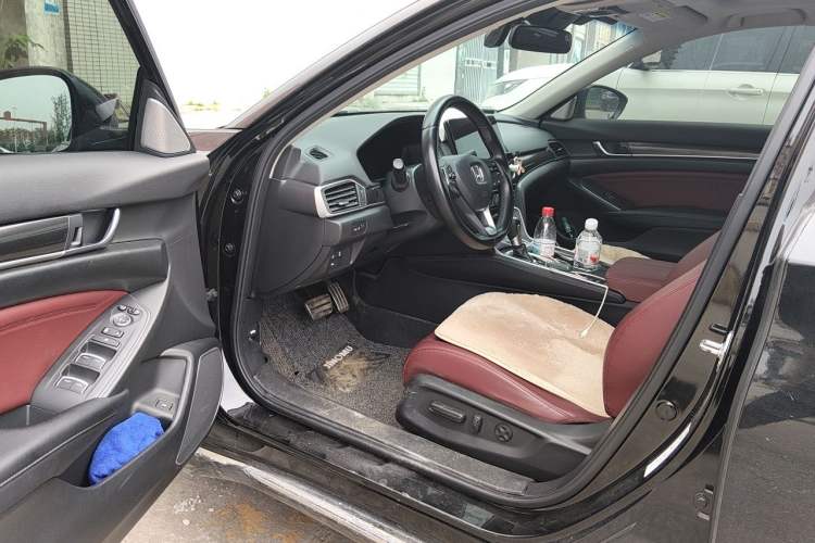 Used Honda Accord 2022 260TURBO Phantom Night · Prestige Edition Driver Seat