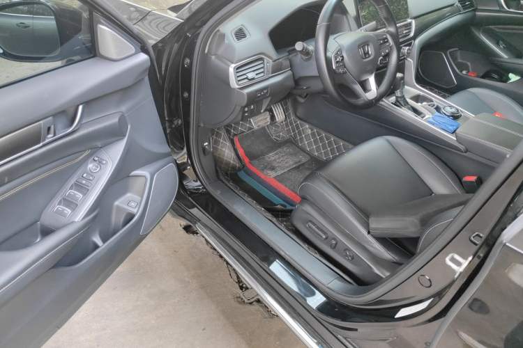 Used Honda Accord 2022 260TURBO Phantom Night · Prestige Edition Driver Seat