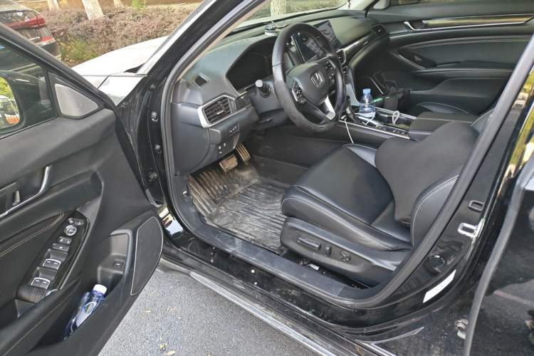 Used Honda Accord 2022 260TURBO Phantom Night · Prestige Edition Driver Seat