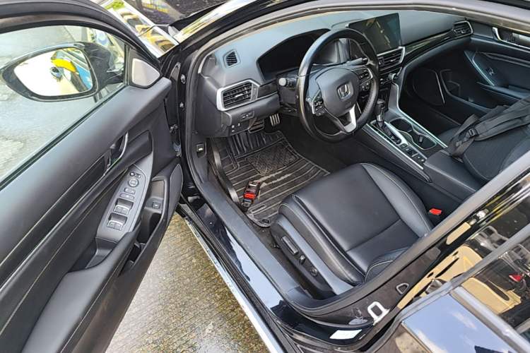 Used Honda Accord 2022 260TURBO Phantom Night · Prestige Edition Driver Seat