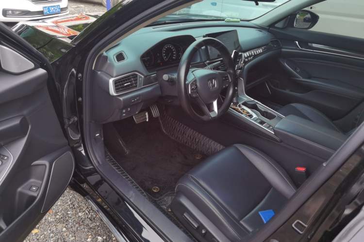 Used Honda Accord 2022 260TURBO Phantom Night · Prestige Edition Driver Seat