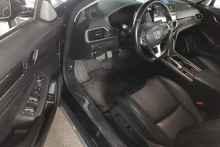 Used Honda Accord 2022 260TURBO Phantom Night · Prestige Edition Driver Seat