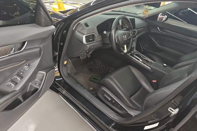 Used Honda Accord 2022 260TURBO Phantom Night · Prestige Edition Driver Seat