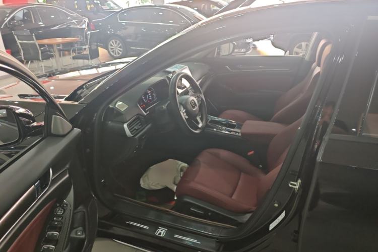Used Honda Accord 2022 260TURBO Phantom Night · Prestige Edition Driver Seat