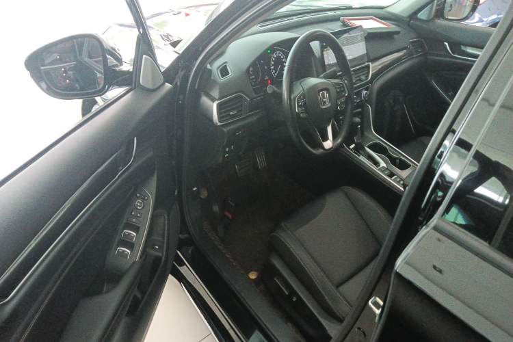 Used Honda Accord 2022 260TURBO Phantom Night · Prestige Edition Driver Seat