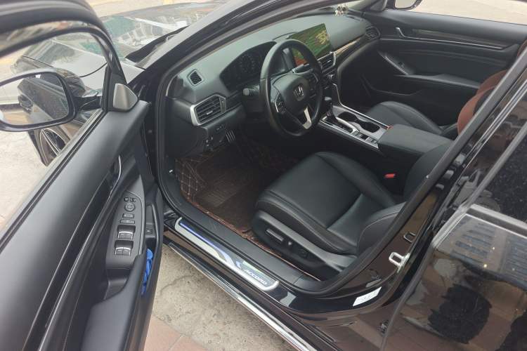 Used Honda Accord 2022 260TURBO Phantom Night · Prestige Edition Driver Seat