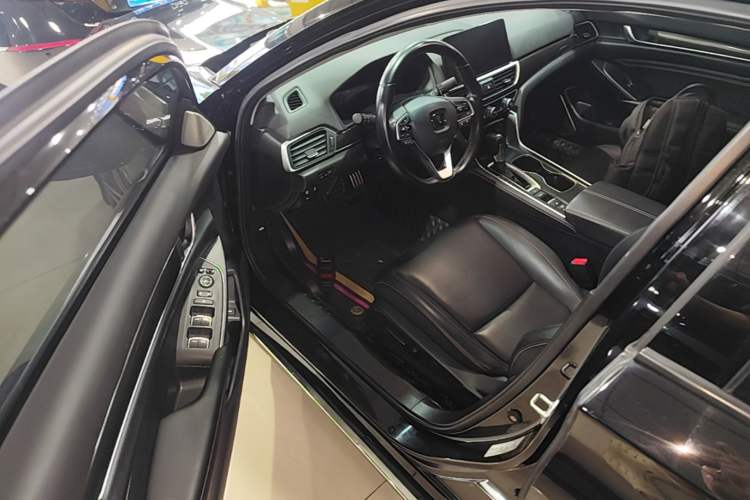 Used Honda Accord 2022 260TURBO Phantom Night · Prestige Edition Driver Seat