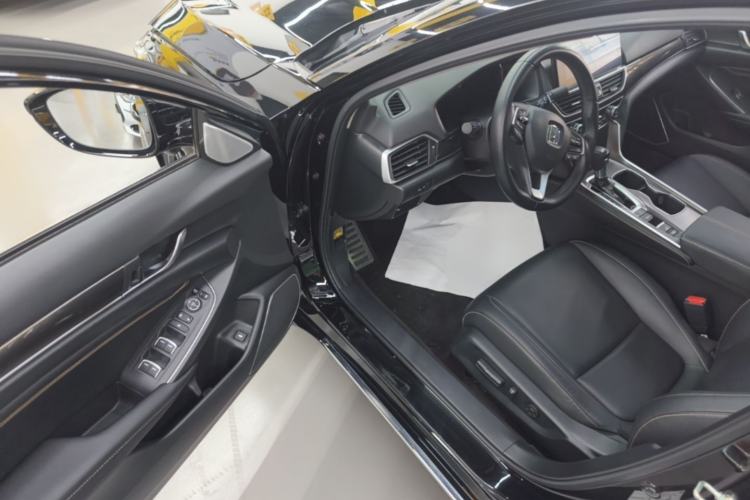 Used Honda Accord 2022 260TURBO Phantom Night · Prestige Edition Driver Seat