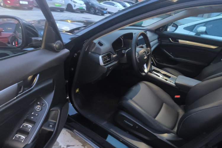 Used Honda Accord 2022 260TURBO Luxury Edition Driver Seat