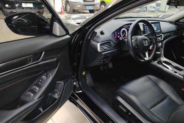 Used Honda Accord 2022 260TURBO Phantom Night · Prestige Edition Driver Seat
