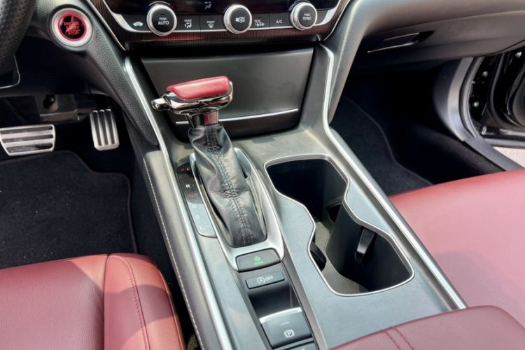 Used Honda Accord 2022 260TURBO Phantom Night · Prestige Edition Gear Lever