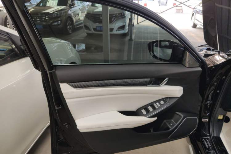 Used Honda Accord 2022 260TURBO Phantom Night · Prestige Edition Interior 7