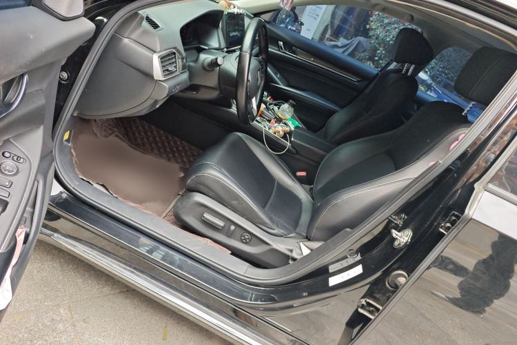 Used Honda Accord 2022 260TURBO Phantom Night · Prestige Edition Left Front Seat