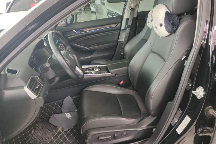 Used Honda Accord 2022 260TURBO Phantom Night · Prestige Edition Left Front Seat