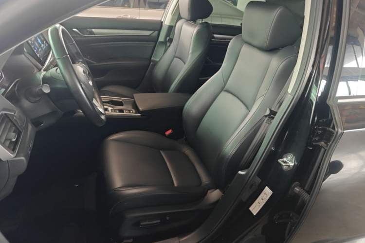Used Honda Accord 2022 260TURBO Luxury Edition Left Front Seat