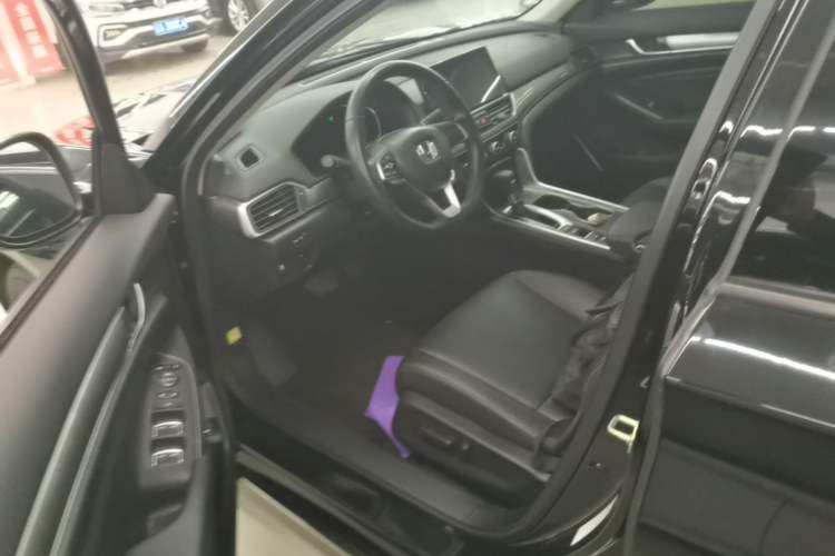 Used Honda Accord 2022 260TURBO Luxury Edition Left Front Seat