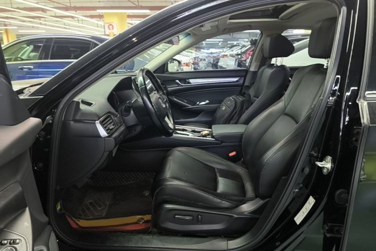 Used Honda Accord 2022 260TURBO Luxury Edition Left Front Seat