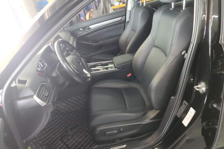 Used Honda Accord 2022 260TURBO Luxury Edition Left Front Seat