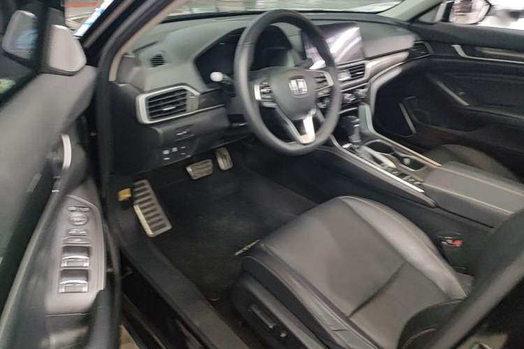 Used Honda Accord 2022 260TURBO Phantom Night · Prestige Edition Left Front Seat