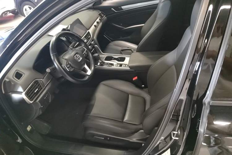 Used Honda Accord 2022 260TURBO Luxury Edition Left Front Seat