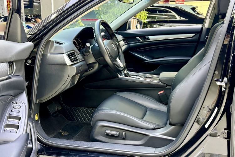 Used Honda Accord 2022 260TURBO Luxury Edition Left Front Seat