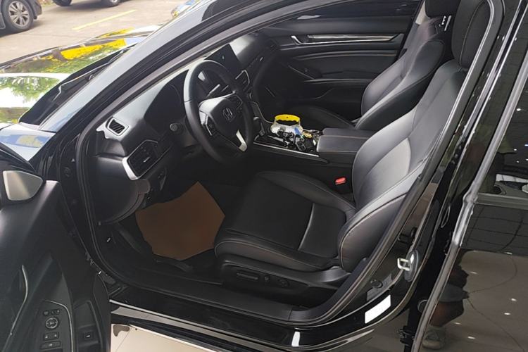 Used Honda Accord 2022 260TURBO Phantom Night · Prestige Edition Left Front Seat